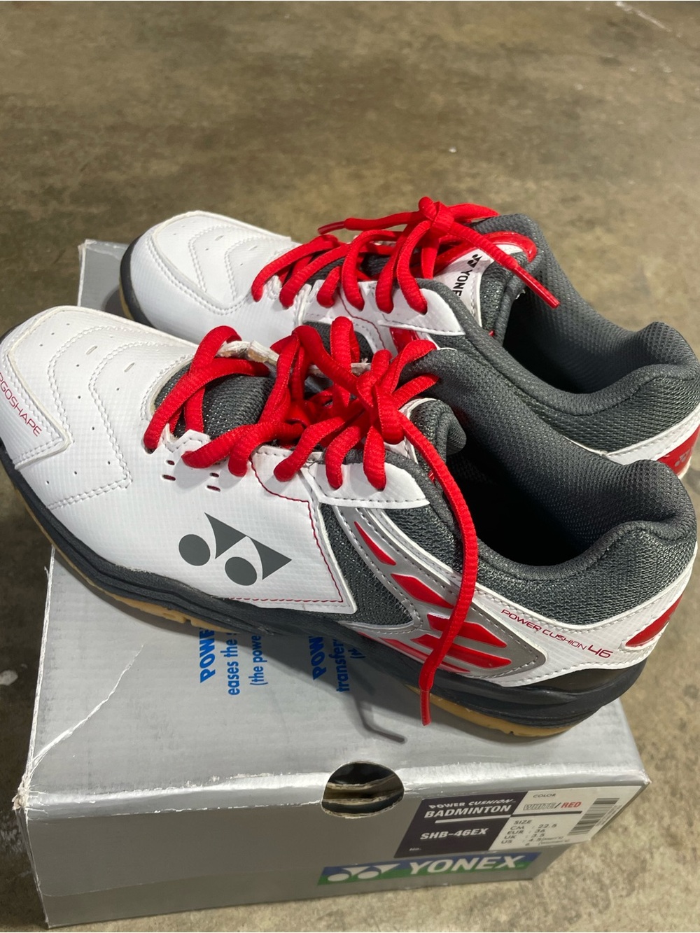 Yonex Women’s White & Red Athletic Badminton Shoes size 6